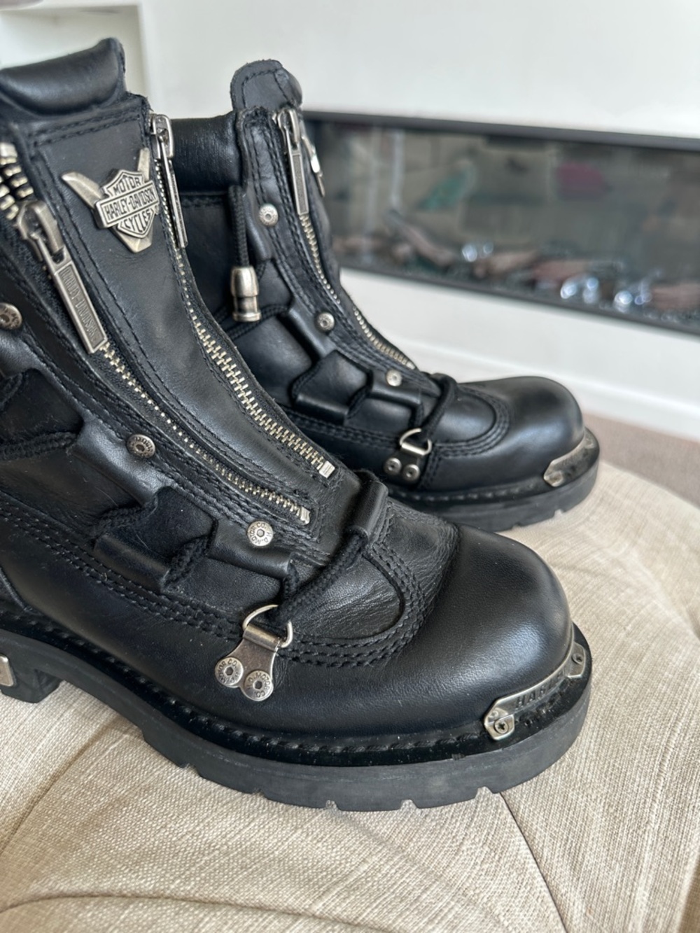 Harley-Davidson Black Leather Biker Boots with Silver Hardware - Picture 3 of 16